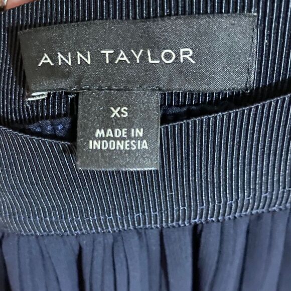 ANN TAYLOR WOMEN’s BLACK PLEATED 3-TIER ELASTICIZED A-LINE SKIRT Sz-XS/S - Picture 4 of 5